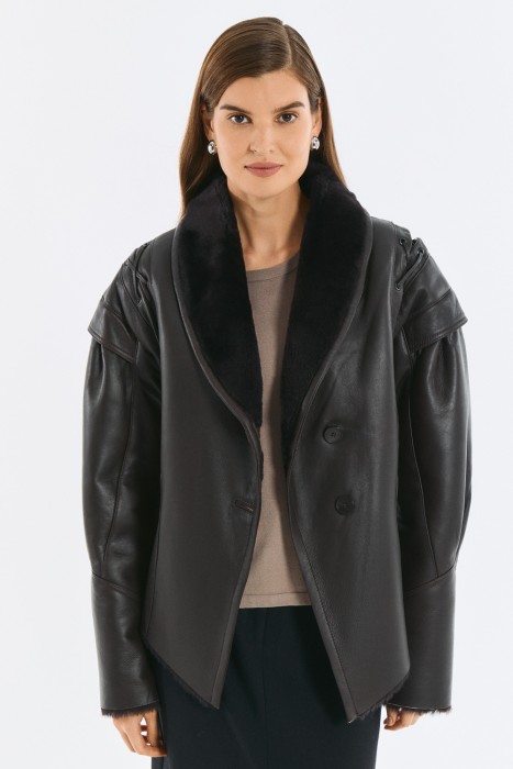 укороченная дубленка из овчины от бренда снежная королева вид слева