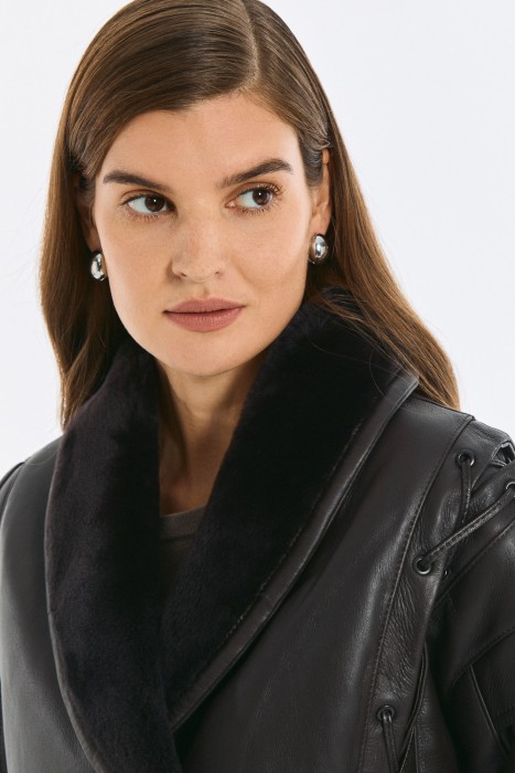 укороченная дубленка из овчины из россии вид сбоку