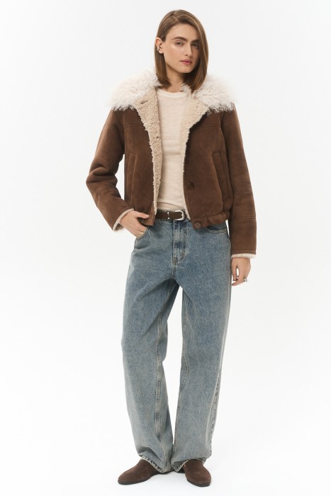 укороченная куртка из овчины по цене 44790 руб вид справа