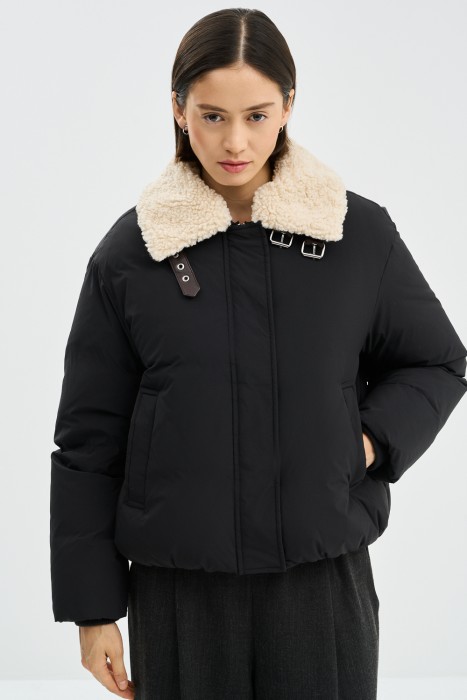 укороченная куртка с меховой отделкой от бренда снежная королева вид слева