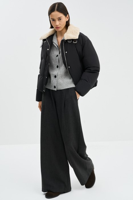 укороченная куртка с меховой отделкой из россии вид сбоку