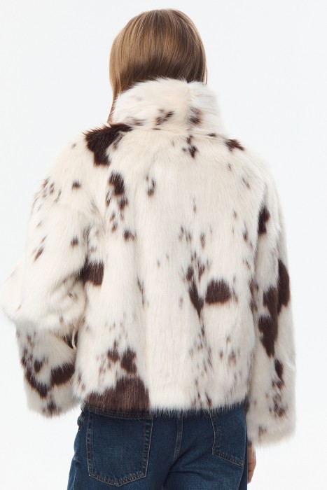 укороченная шуба из искусственного меха по цене 13040 руб вид справа