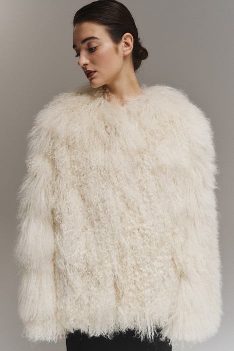 укороченная шуба из овчины по цене 36490 руб вид справа