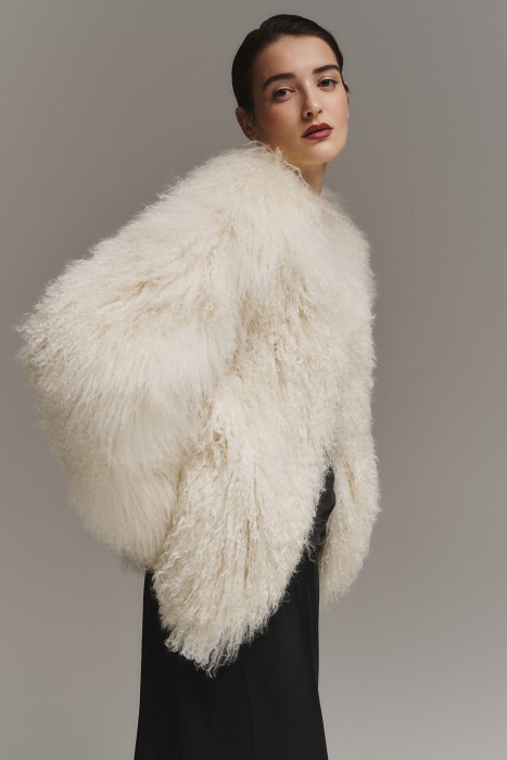 укороченная шуба из овчины из россии вид сбоку