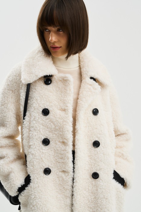 укороченная шуба из шерсти от бренда снежная королева вид слева