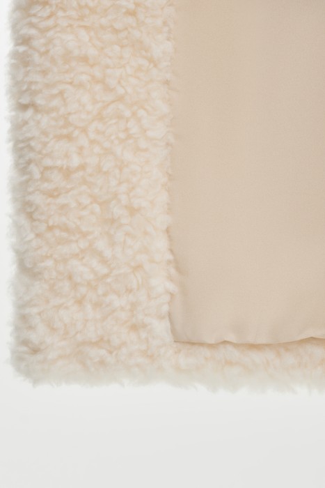 укороченная шуба из шерсти из россии вид сбоку