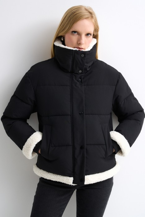 укороченная зимняя куртка от бренда снежная королева вид слева