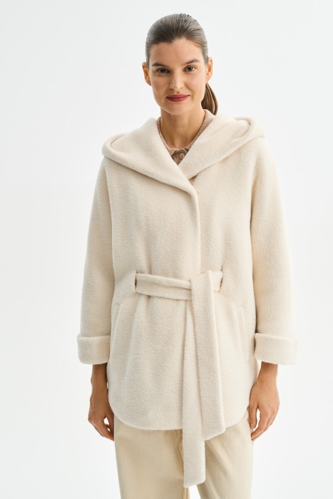 укороченное пальто из шерсти с капюшоном от бренда снежная королева вид слева