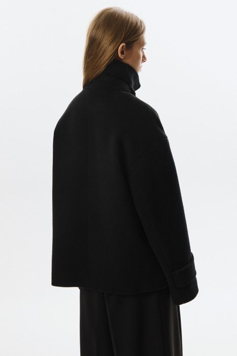 укороченное пальто от бренда снежная королева вид слева