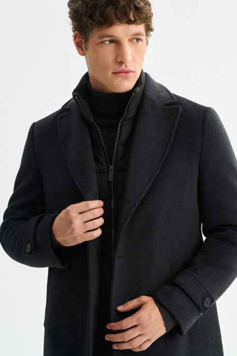 укороченное пальто из россии вид сбоку