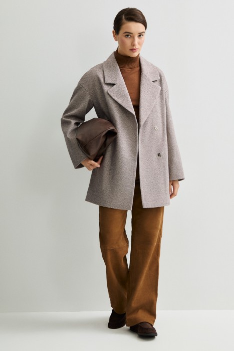 укороченное пальто из россии вид сбоку