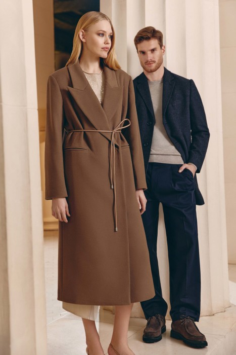 укороченное пальто от бренда снежная королева вид слева