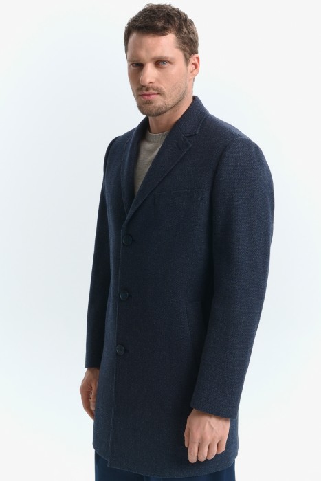 укороченное пальто из россии вид сбоку