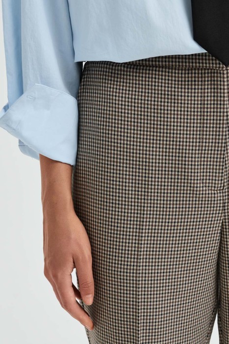 укороченные брюки в клетку от бренда снежная королева вид слева