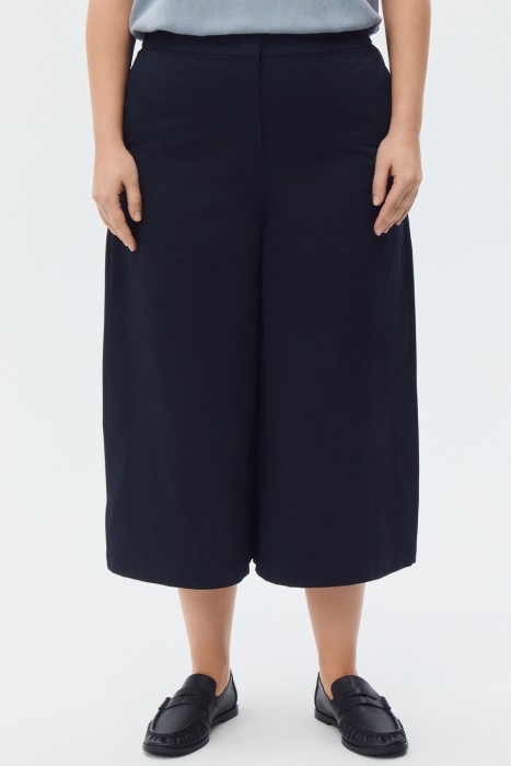 укороченные брюки от бренда снежная королева вид слева