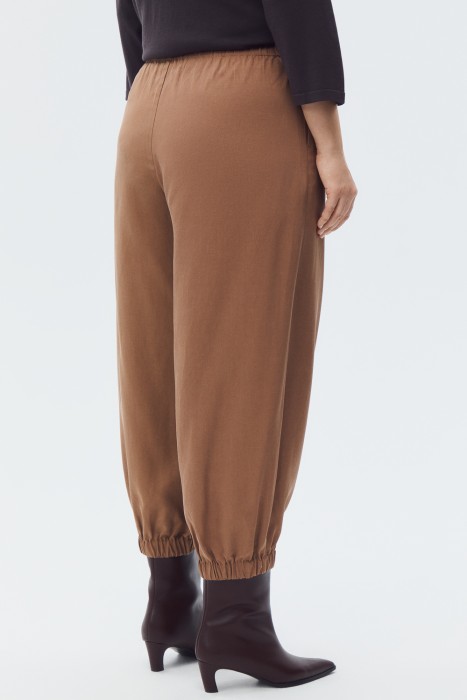 укороченные брюки по цене 4360 руб вид справа