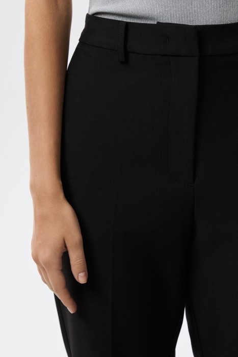 укороченные брюки из россии вид сбоку