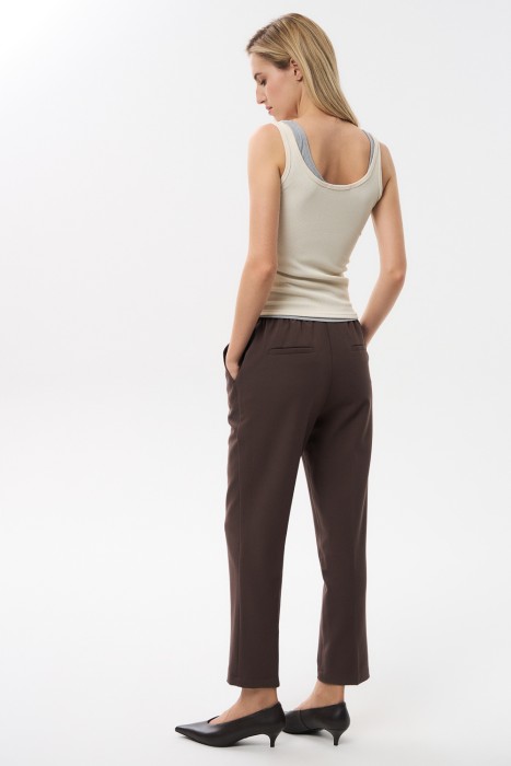 укороченные брюки по цене 1390 руб вид справа