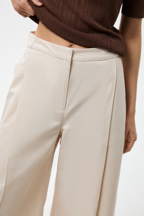 укороченные брюки по цене 3600 руб вид справа