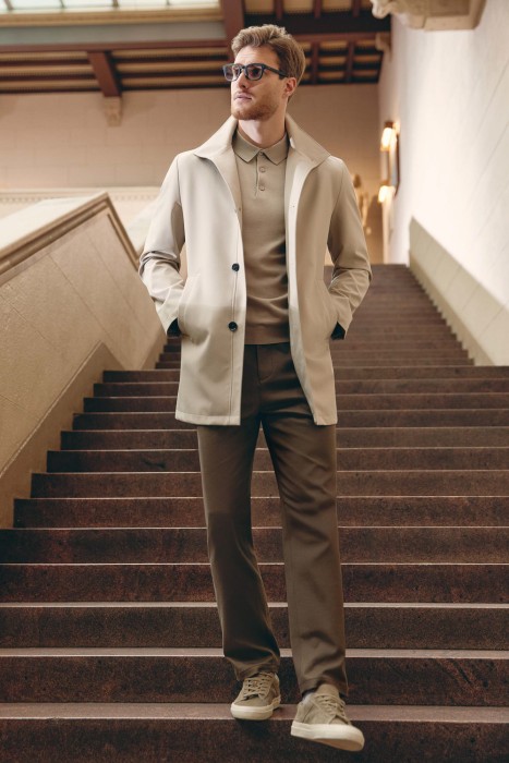 укороченный плащ от бренда снежная королева вид слева