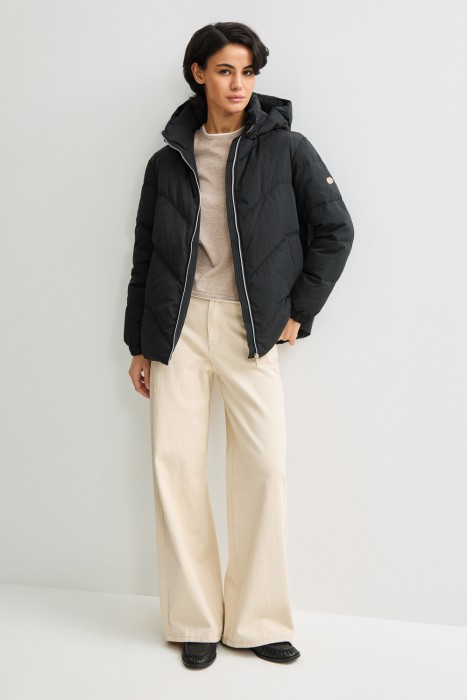 укороченный пуховик с капюшоном 824049003 фотография