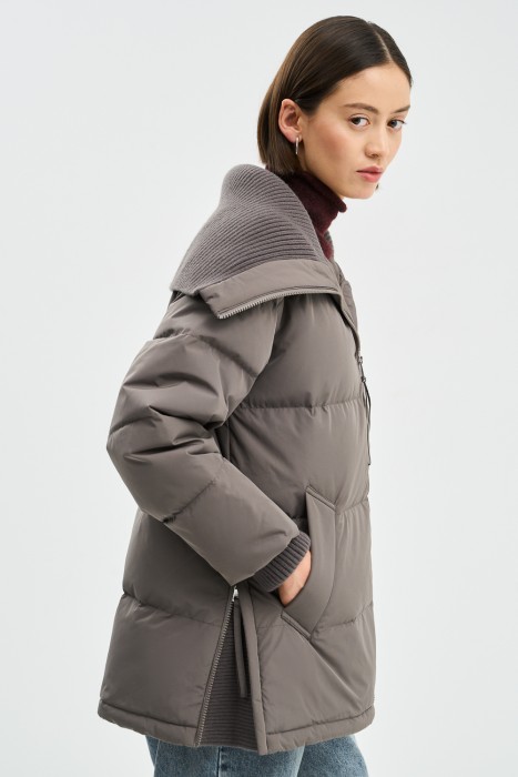 укороченный пуховик от бренда снежная королева вид слева