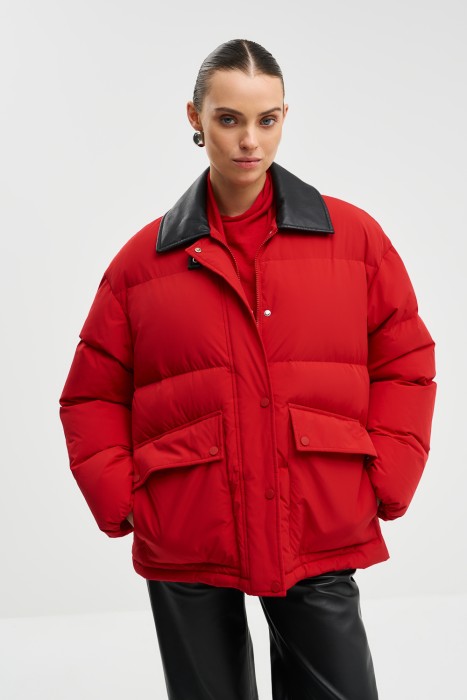 укороченный пуховик из россии вид сбоку