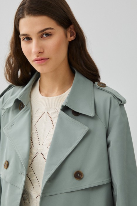 укороченный тренч из россии вид сбоку