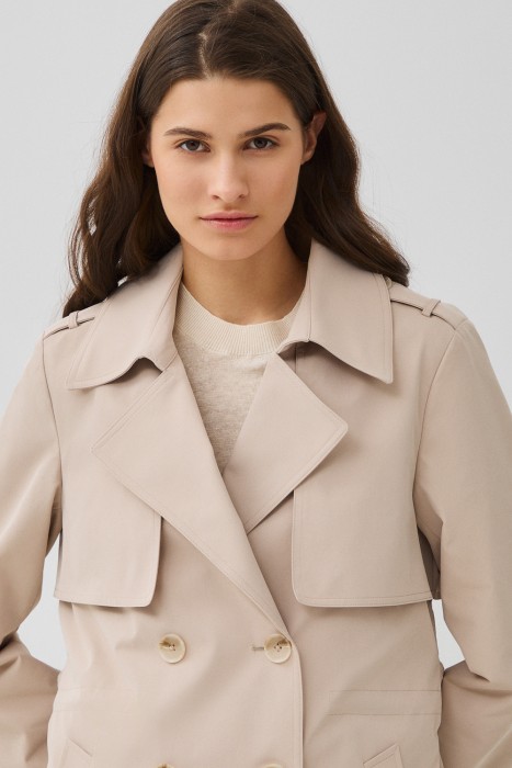 укороченный тренч из россии вид сбоку