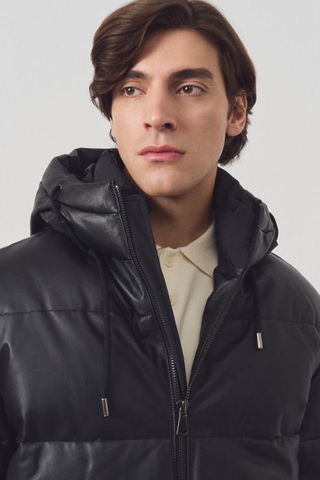утепленная кожаная куртка с капюшоном по цене 12230 руб вид справа