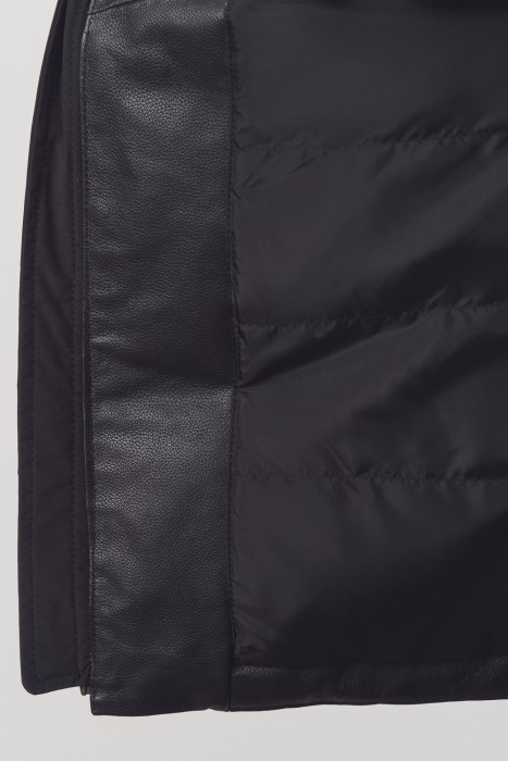 утепленная кожаная куртка с капюшоном из россии вид сбоку