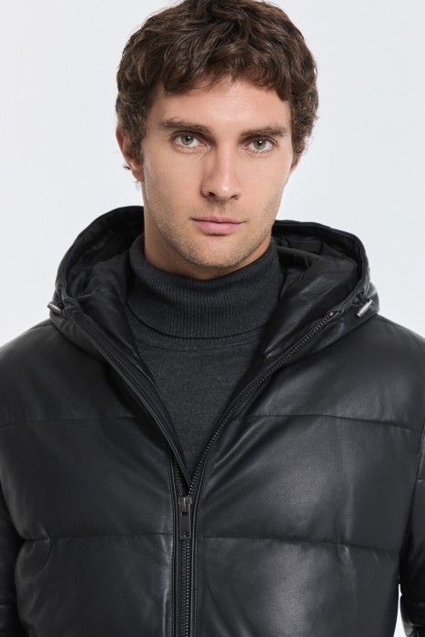 утепленная кожаная куртка с капюшоном из россии вид сбоку