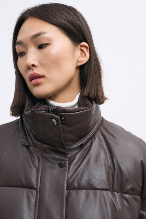 утепленная кожаная куртка с капюшоном из россии вид сбоку