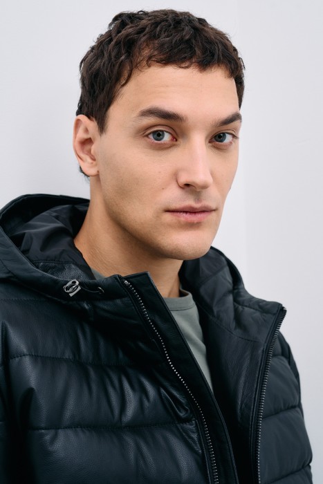 утепленная кожаная куртка с капюшоном из россии вид сбоку