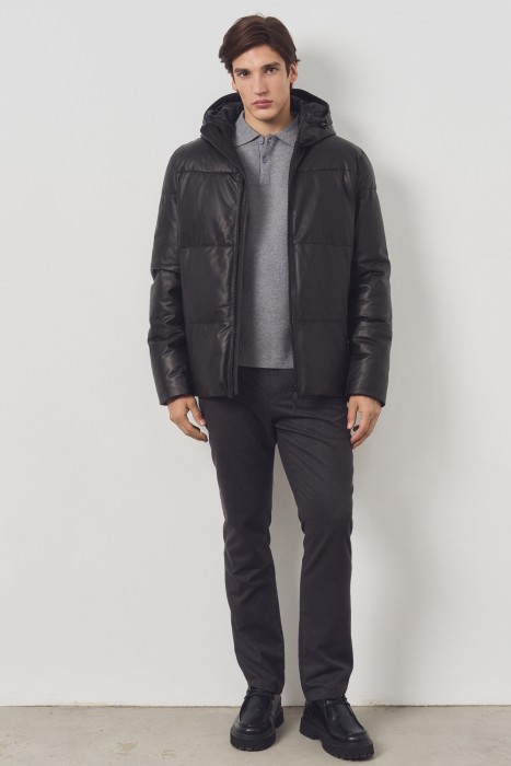 утепленная кожаная куртка с капюшоном от бренда снежная королева вид слева