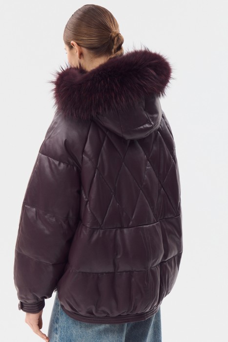 утепленная кожаная куртка с капюшоном по цене 26920 руб вид справа