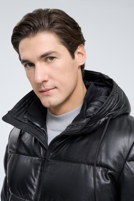 утепленная кожаная куртка с капюшоном из россии вид сбоку