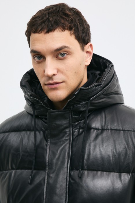 утепленная кожаная куртка с капюшоном из россии вид сбоку