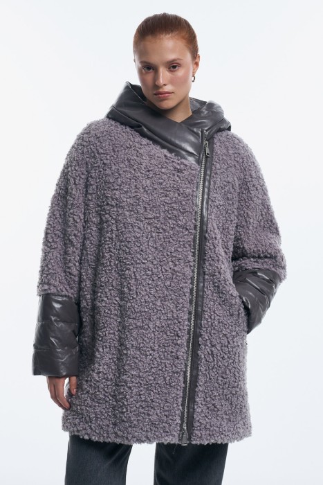 утепленная кожаная куртка с капюшоном от бренда снежная королева вид слева