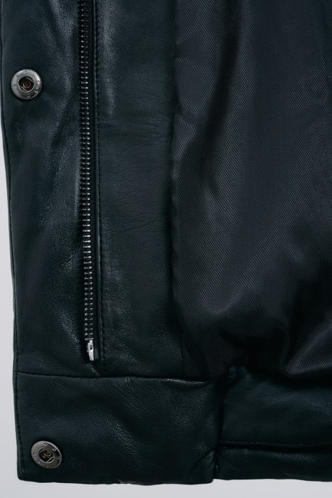 утепленная кожаная куртка с капюшоном от бренда снежная королева вид слева