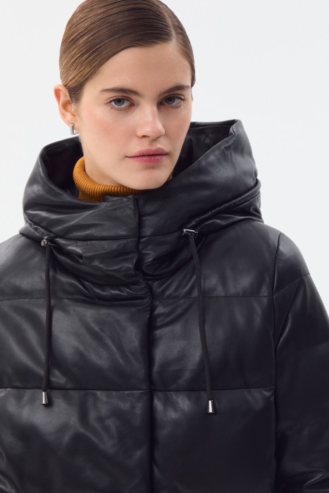 утепленная кожаная куртка с капюшоном из россии вид сбоку