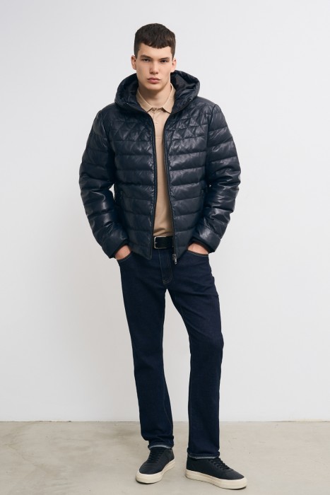 утепленная кожаная куртка с капюшоном от бренда снежная королева вид слева