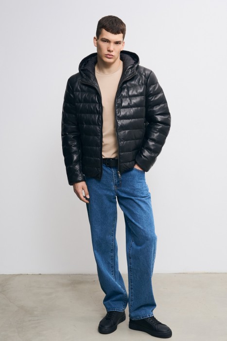 утепленная кожаная куртка с капюшоном от бренда снежная королева вид слева