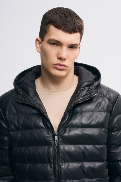 утепленная кожаная куртка с капюшоном из россии вид сбоку