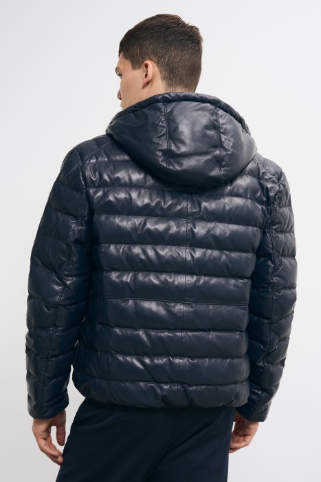 утепленная кожаная куртка с капюшоном. по цене 9370 руб вид справа