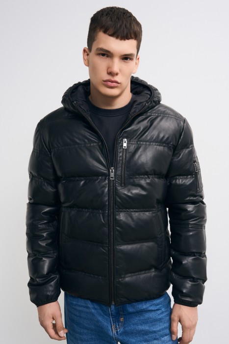 утепленная кожаная куртка с капюшоном от бренда снежная королева вид слева