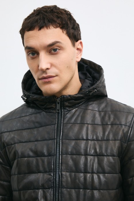 утепленная кожаная куртка с капюшоном из россии вид сбоку