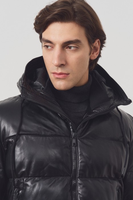 утепленная кожаная куртка с капюшоном из россии вид сбоку