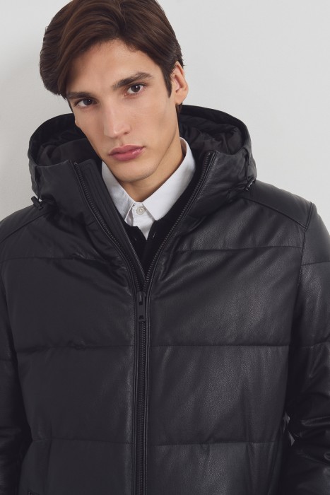 утепленная кожаная куртка с капюшоном из россии вид сбоку