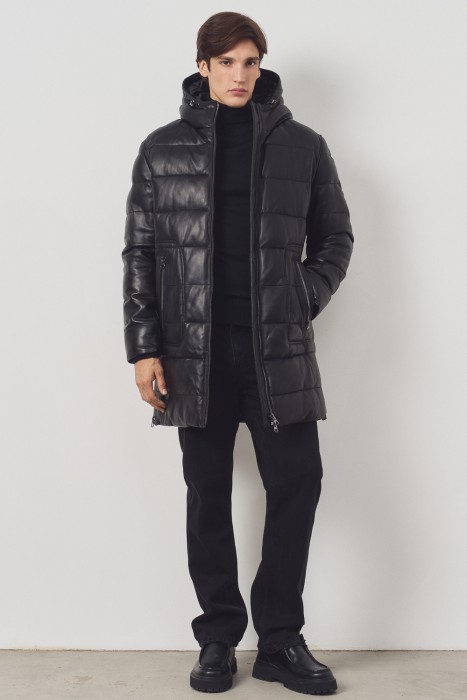 утепленная кожаная куртка с капюшоном от бренда снежная королева вид слева